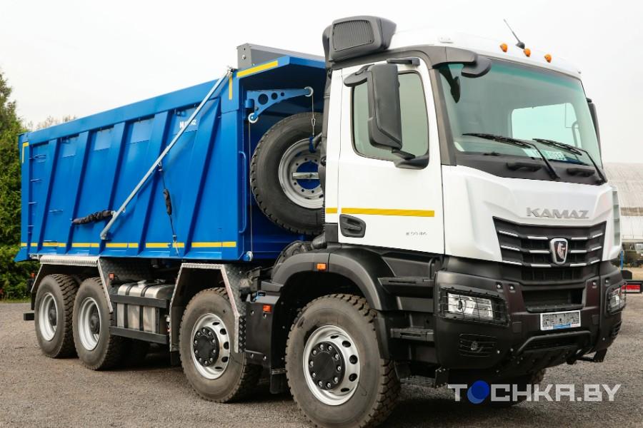 Чемпион в тяжелом весе: в Беларусь приехал обновленный KAMAZ-65951